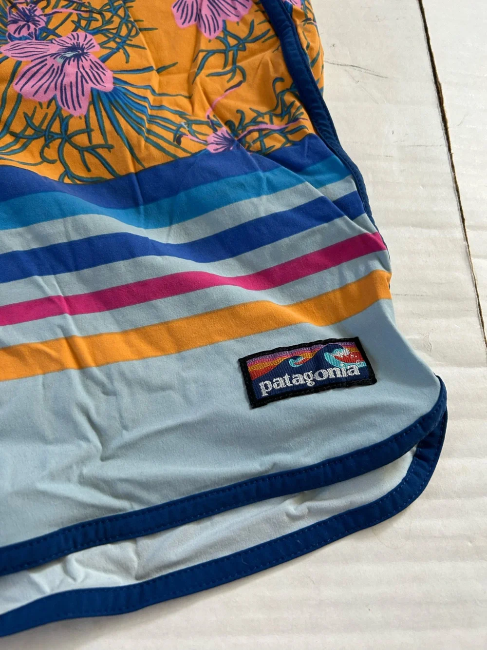 Patagonia Dogfish Head Beer Men’s Floral and Striped Board Shorts Size 32